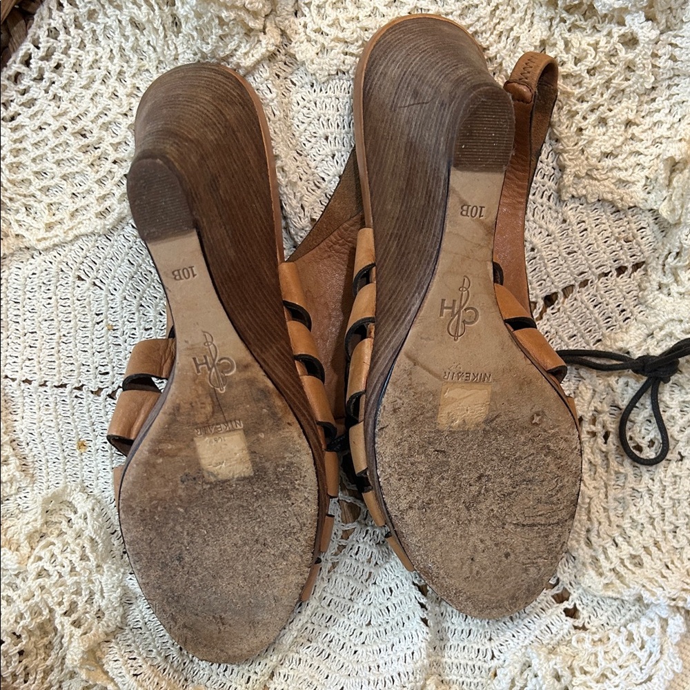 Cole Haan Nike Air Women's Tan Leather Lace up Wedge sandals. 5”. Size 10 - Picture 5 of 5